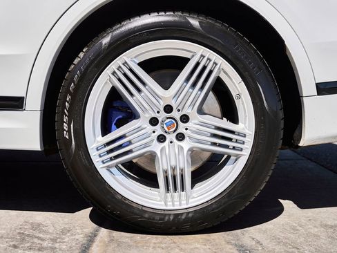 Used 2023 BMW ALPINA XB7 AWD/4WD image 21