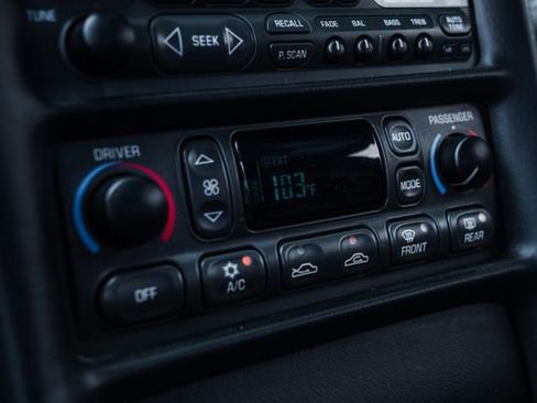 Used 2003 Chevrolet Corvette Coupe w/ Preferred Equipment Group image 16