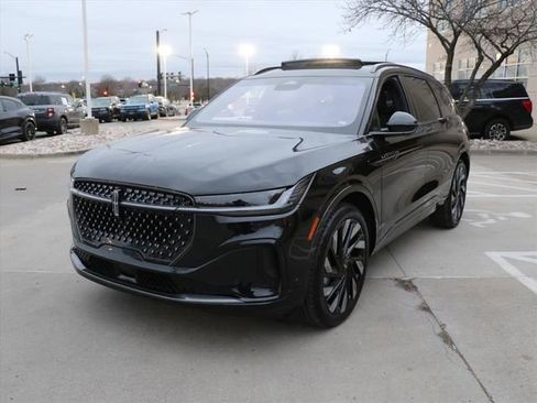 Used 2024 Lincoln Nautilus Reserve w/ Equipment Group 202A image 2