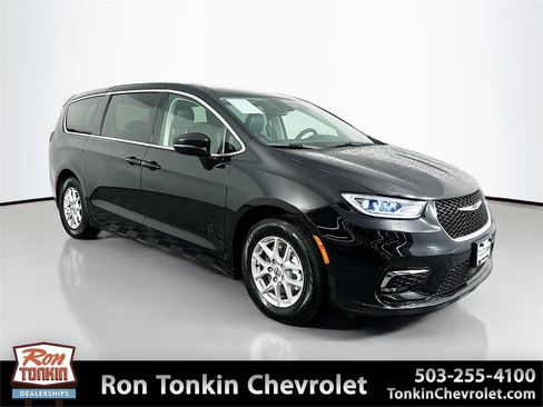 Used 2024 Chrysler Pacifica Touring-L image 1