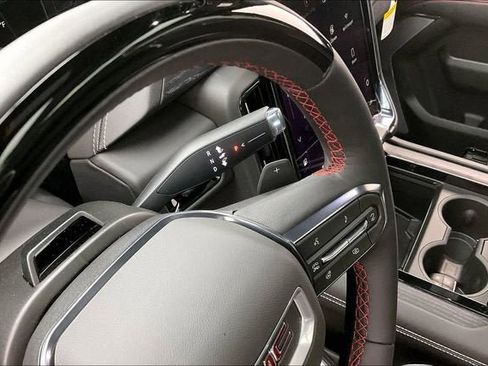 New 2026 GMC Yukon AT4 Ultimate AWD/4WD image 9