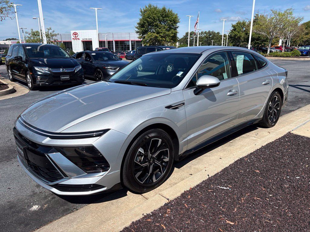 Used 2025 Hyundai Sonata SEL FWD image 1