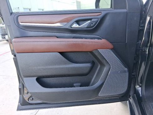 Used 2023 GMC Yukon XL Denali Ultimate image 16