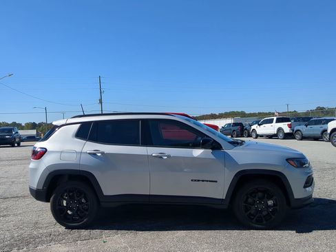 New 2026 Jeep Compass Latitude image 2