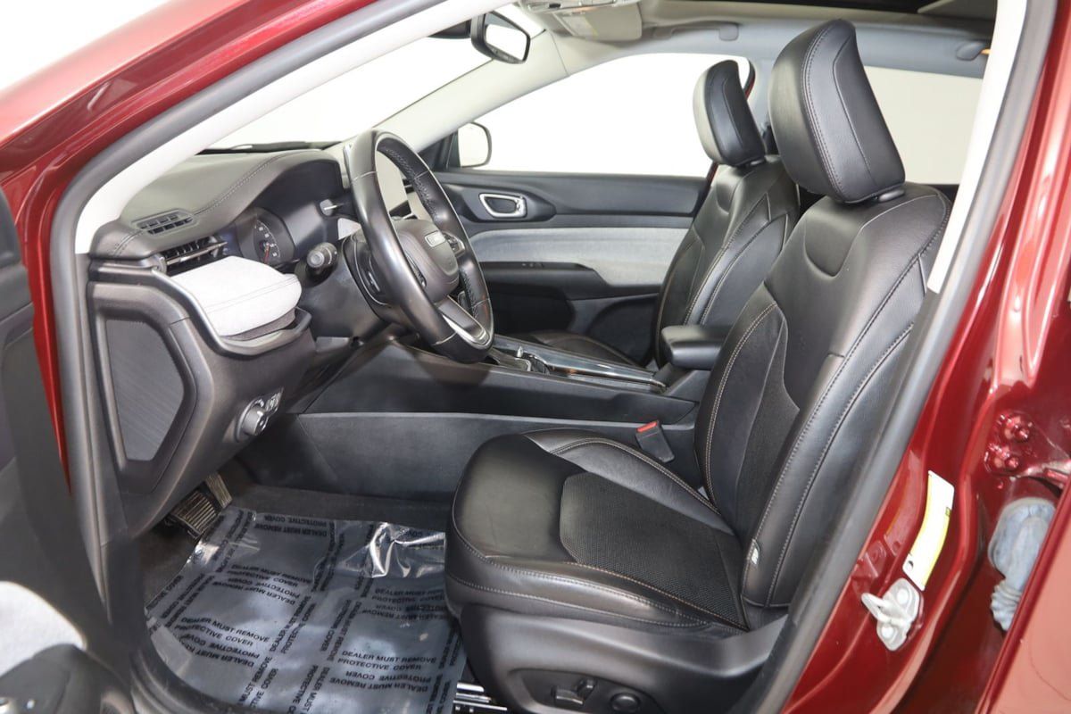 Used 2022 Jeep Compass Latitude w/ Sun and Sound Group AWD/4WD image 11