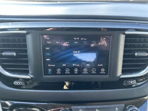 Used 2020 Chrysler Pacifica Touring-L image 22