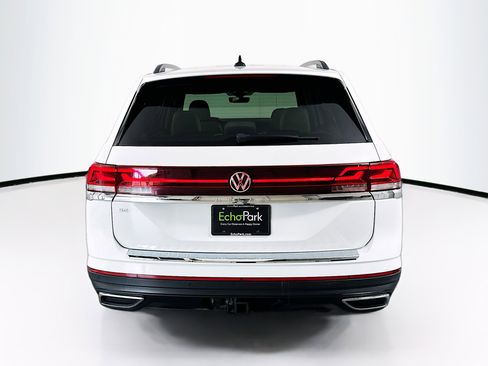 Used 2024 Volkswagen Atlas SE w/ Panoramic Sunroof Package FWD image 7
