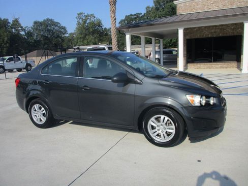 Used 2015 Chevrolet Sonic LT FWD image 2