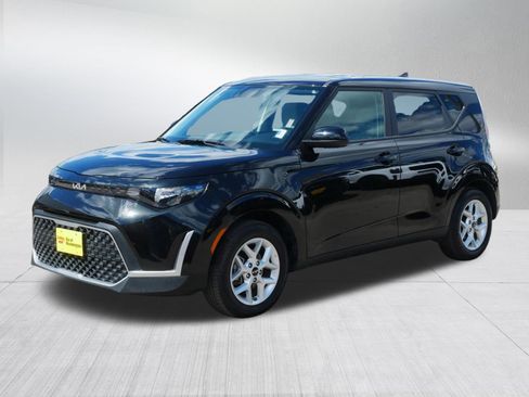 Certified 2025 Kia Soul LX FWD image 3