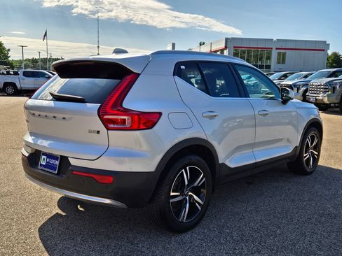 Used 2023 Volvo XC40 B5 Plus AWD/4WD image 6