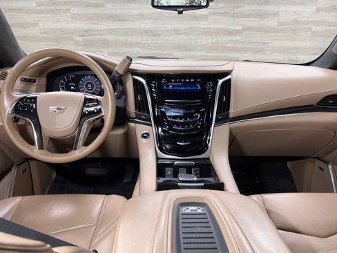 Used 2020 Cadillac Escalade Platinum AWD/4WD image 26