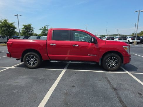 Used 2021 Nissan Titan SV w/ SV Convenience Package RWD image 5