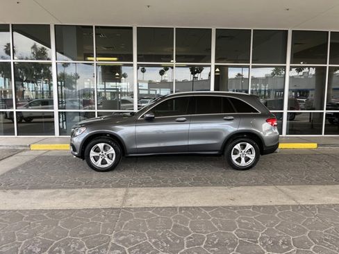 Used 2018 Mercedes-Benz GLC 300 4MATIC image 2
