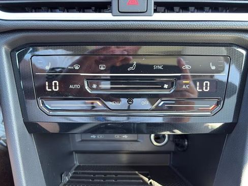 New 2025 Volkswagen Taos SE image 22