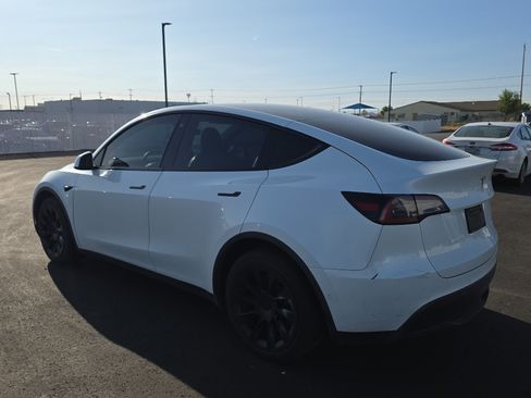 Used 2022 Tesla Model Y Long Range AWD/4WD image 6