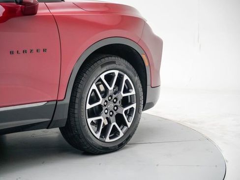 Used 2023 Chevrolet Blazer RS w/ Enhanced Convenience Package image 12