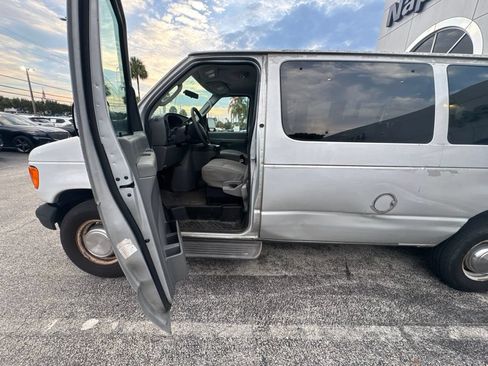 Used 2006 Ford E-350 and Econoline 350 XLT RWD image 23