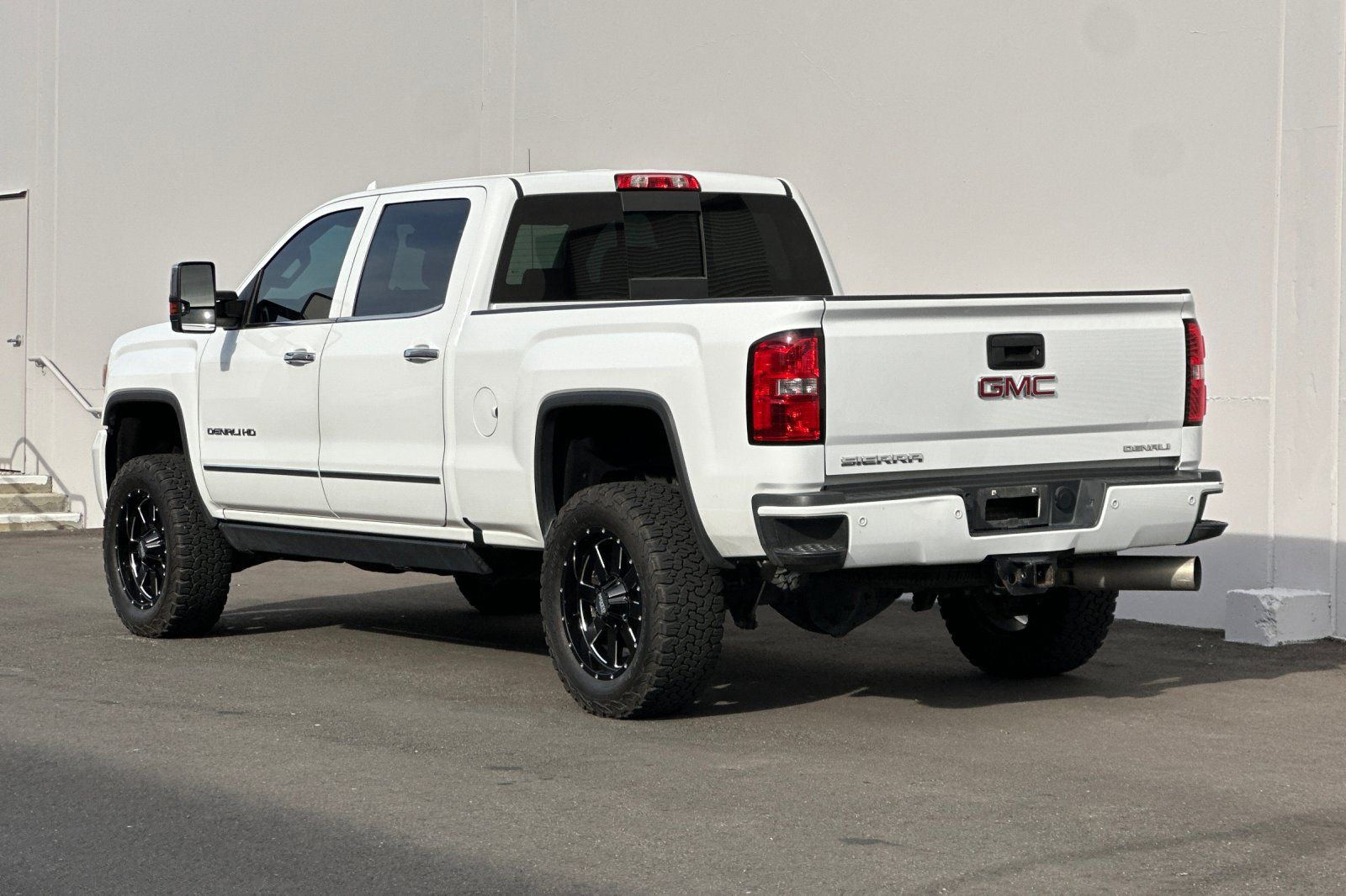 Used 2016 GMC Sierra 2500 Denali w/ Duramax Plus Package AWD/4WD image 6