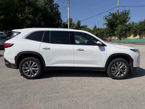 Used 2025 Buick Enclave Preferred FWD image 8