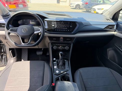 Used 2024 Volkswagen Taos SE FWD image 9