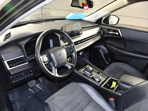 Used 2024 Mitsubishi Outlander SE AWD/4WD image 2