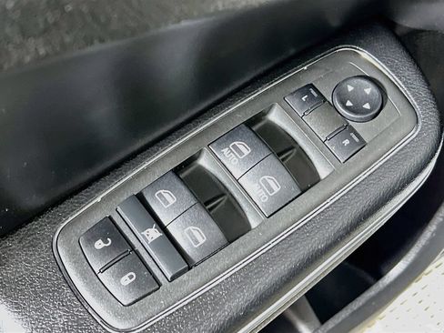 Used 2022 Dodge Charger SXT w/ Leather Interior Group RWD image 16