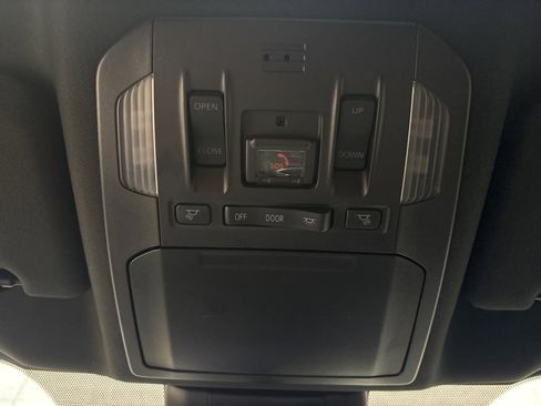 Used 2022 Toyota Highlander XSE image 18