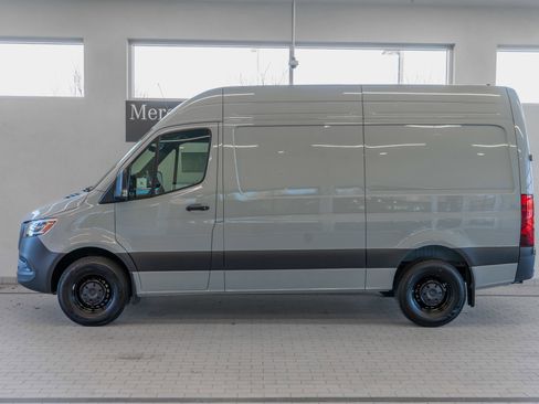 Used 2025 Mercedes-Benz Sprinter 2500 image 2