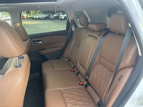 Used 2025 Nissan Rogue Platinum w/ Platinum Premium Package FWD image 15