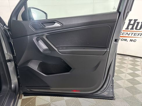 Used 2021 Volkswagen Tiguan SE image 26