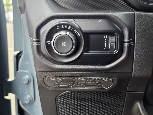 Used 2025 Jeep Wrangler Unlimited Rubicon image 44