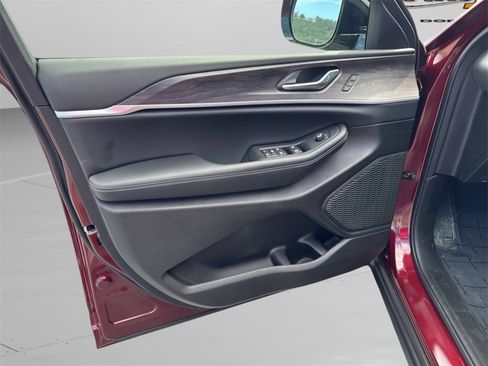 Used 2025 Jeep Grand Cherokee Limited w/ Trailer Tow Package image 21