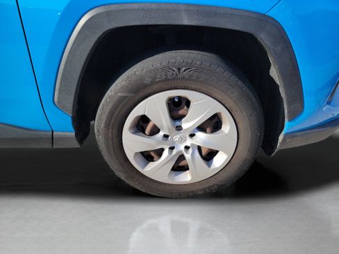 Used 2019 Toyota RAV4 LE FWD image 26