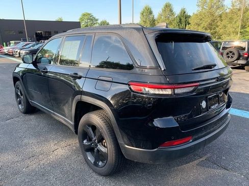 Certified 2023 Jeep Grand Cherokee Altitude AWD/4WD image 2
