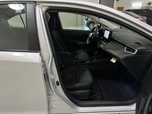 Used 2025 Toyota Corolla LE image 36