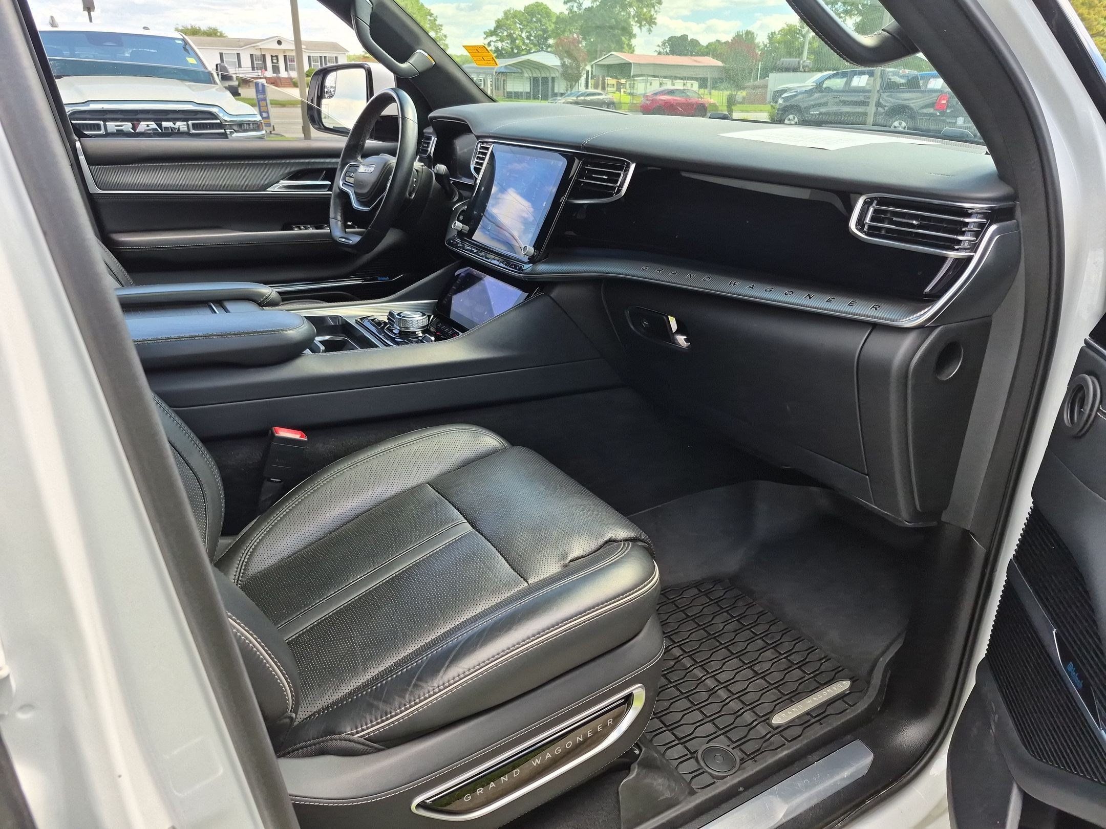 Used 2022 Jeep Grand Wagoneer Series II AWD/4WD image 27