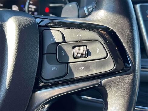Used 2024 Buick Enclave Premium image 23