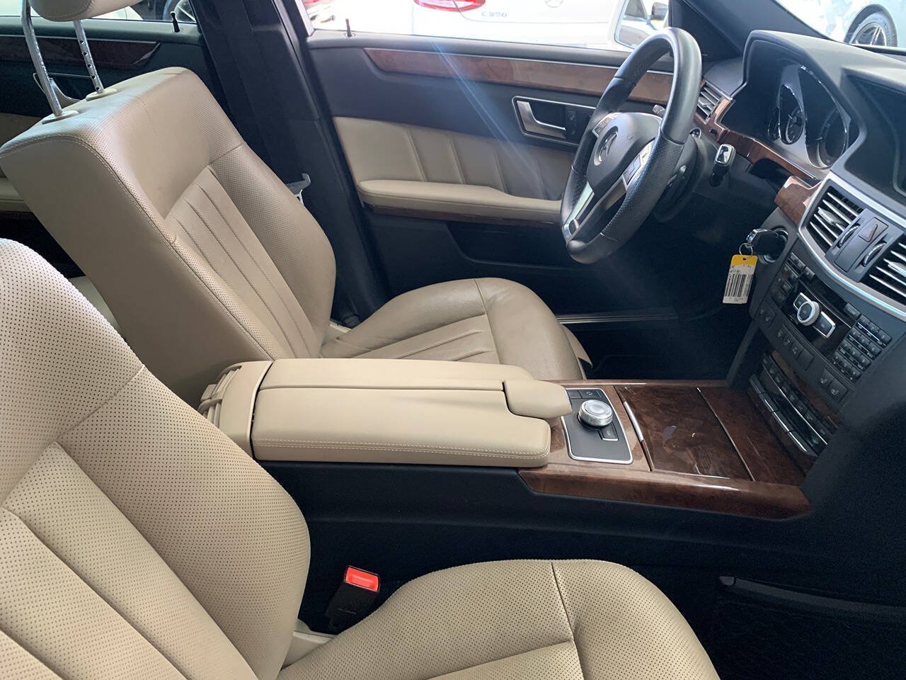 Used 2012 Mercedes-Benz E 550 4MATIC Sedan image 12