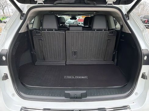 Used 2023 Toyota Highlander XLE image 13
