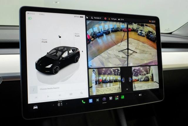 Used 2022 Tesla Model Y Performance AWD/4WD image 24