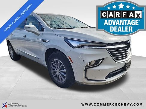 Used 2022 Buick Enclave Essence image 1