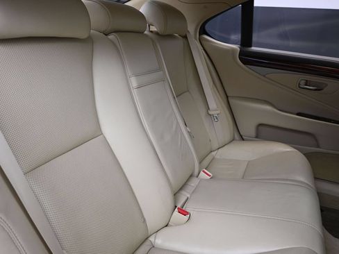 Used 2016 Lexus LS 460 w/ Comfort Package RWD image 23