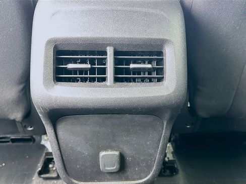 Used 2018 Chevrolet Equinox LT FWD image 16