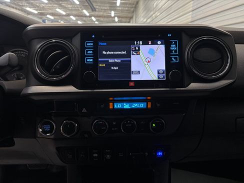 Used 2017 Toyota Tacoma TRD Off-Road image 18