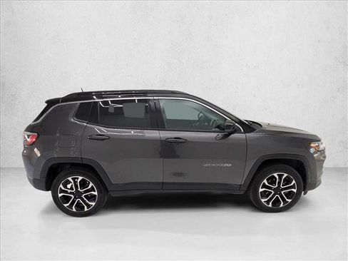 Used 2022 Jeep Compass Limited image 4