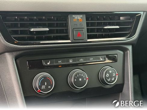 Used 2022 Volkswagen Taos SE image 29