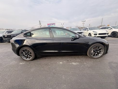 Used 2022 Tesla Model 3 Standard Range image 2