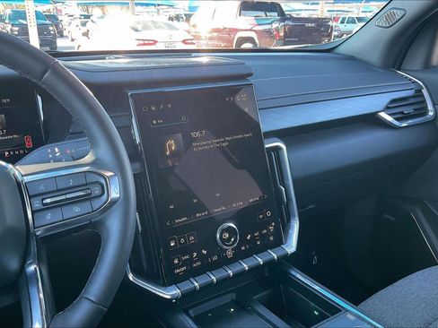 Used 2025 GMC Acadia Elevation image 6