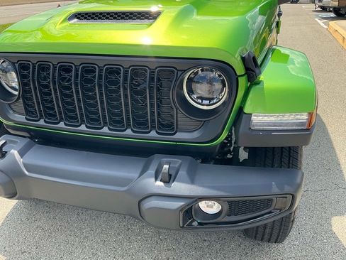 New 2025 Jeep Gladiator Sport image 20