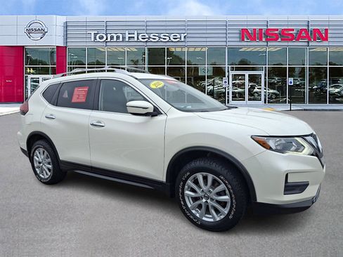 Certified 2020 Nissan Rogue SV image 1